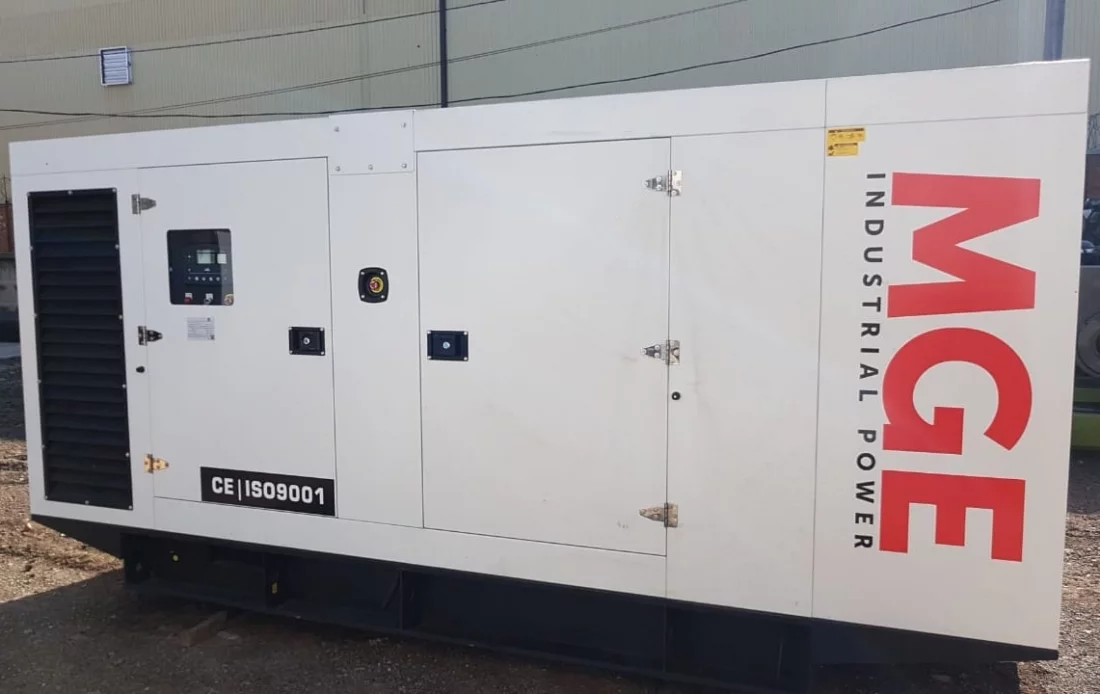 Дизельный генератор Doosan MGE 100-Т400 в кожухе с АВР